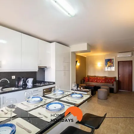 #018 T2 Elisabete By Holidays Apartmán *