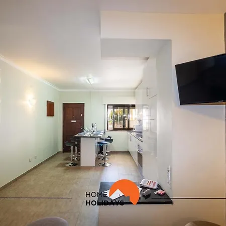 #018 T2 Elisabete By Holidays شقة البوفيرا